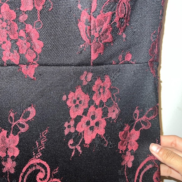 Le Chateau Lace V-neck cocktail dress - Picture 3 of 6